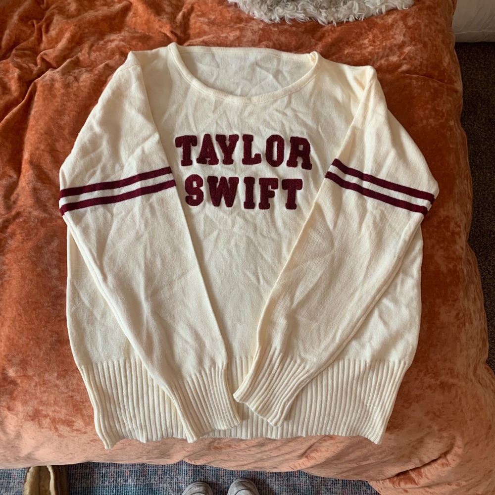 NWOT TAYLOR SWIFT SWEATER ❤️